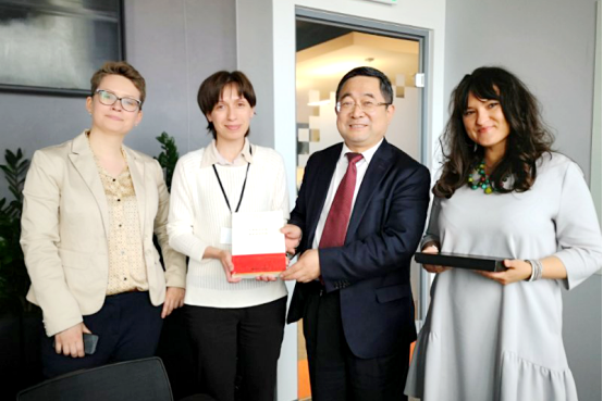 莫纪宏所长率团赴波兰调研(1)1380