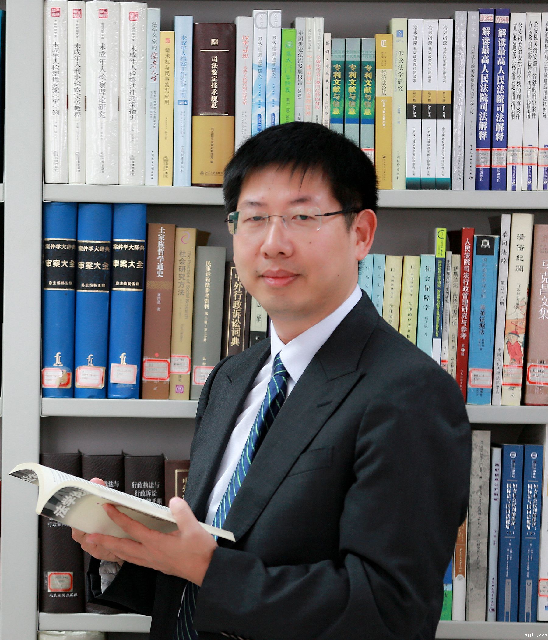 李洪雷.jpg